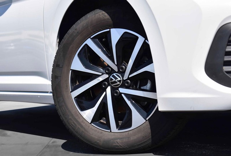 Volkswagen Jetta Vehicle Image 03