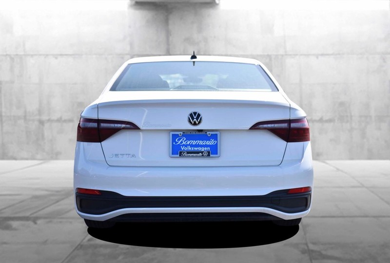 Volkswagen Jetta Vehicle Image 06