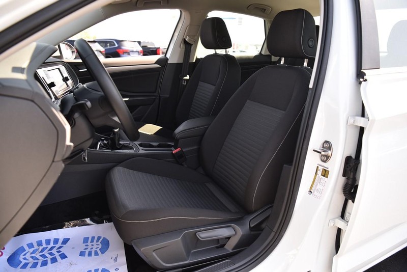 Volkswagen Jetta Vehicle Image 20