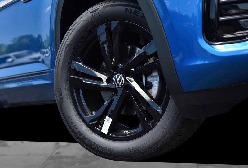 Volkswagen Atlas Cross Sport Vehicle Image 03