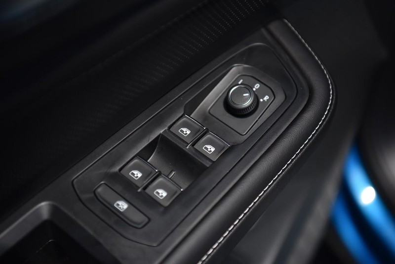 Volkswagen Atlas Cross Sport Vehicle Image 08