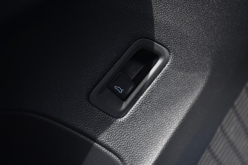 Volkswagen Atlas Cross Sport Vehicle Image 09