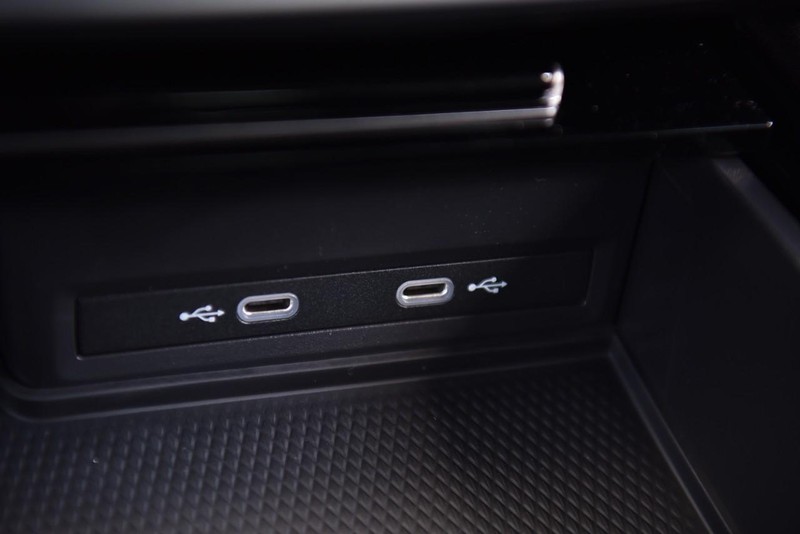 Volkswagen Atlas Cross Sport Vehicle Image 16
