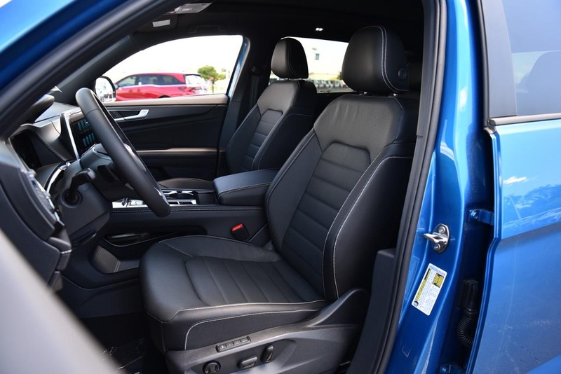 Volkswagen Atlas Cross Sport Vehicle Image 19