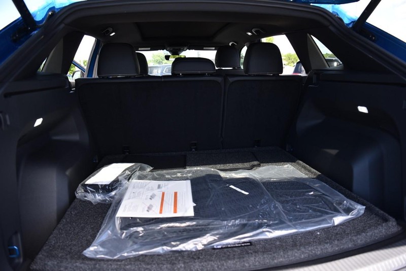 Volkswagen Atlas Cross Sport Vehicle Image 25
