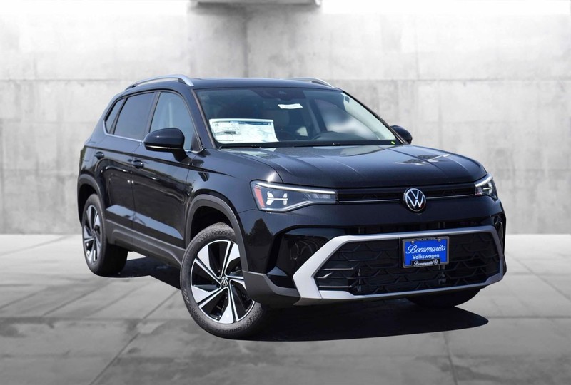 Volkswagen Taos Vehicle Image 02
