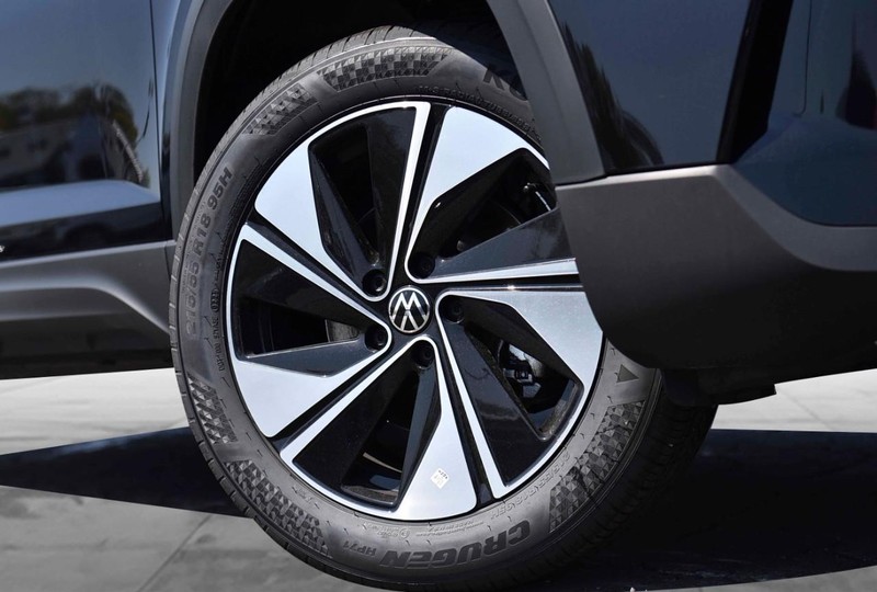 Volkswagen Taos Vehicle Image 03