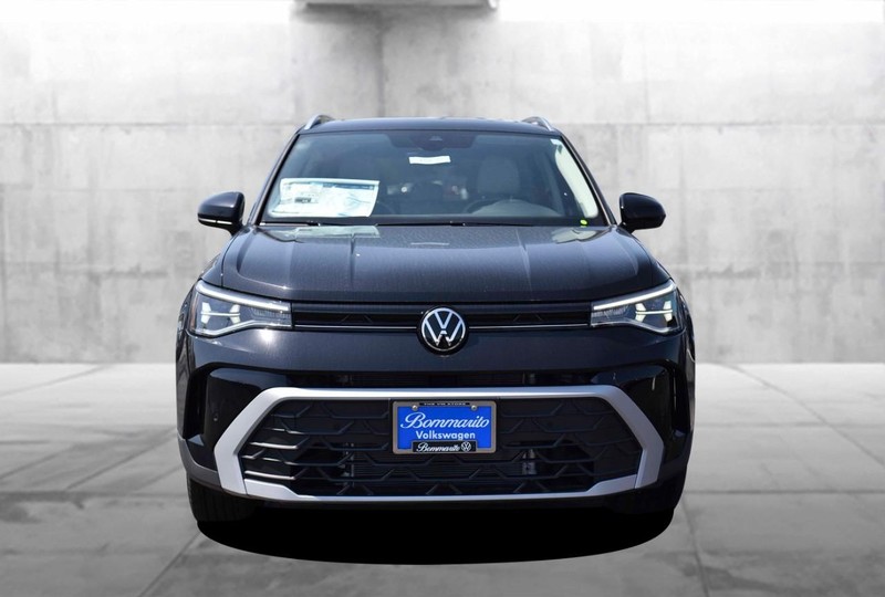 Volkswagen Taos Vehicle Image 04