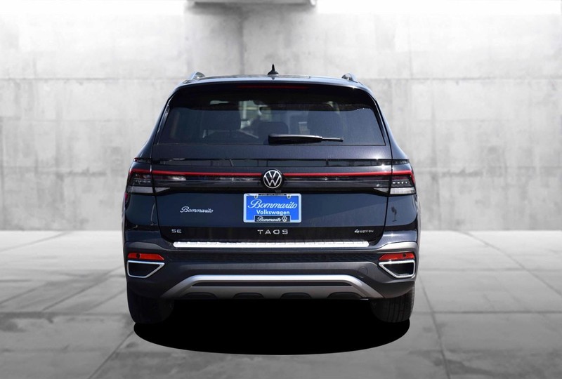 Volkswagen Taos Vehicle Image 06