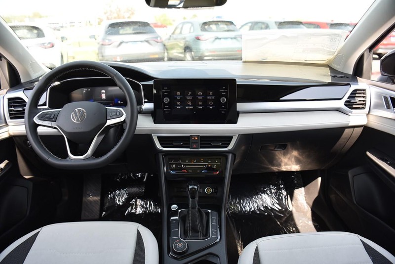 Volkswagen Taos Vehicle Image 07