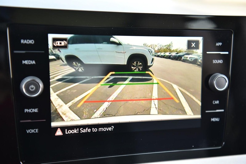 Volkswagen Taos Vehicle Image 12