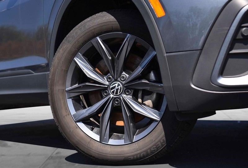Volkswagen Tiguan Vehicle Image 03