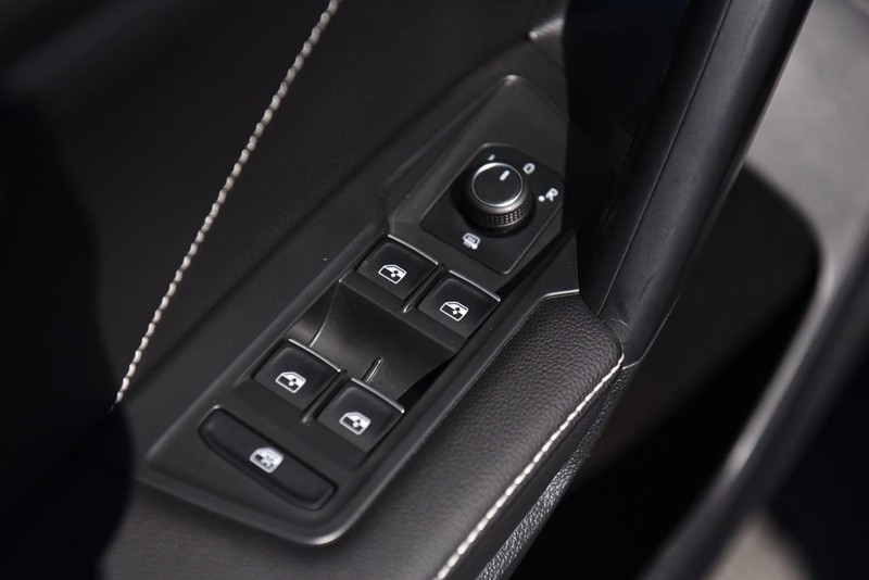 Volkswagen Tiguan Vehicle Image 08