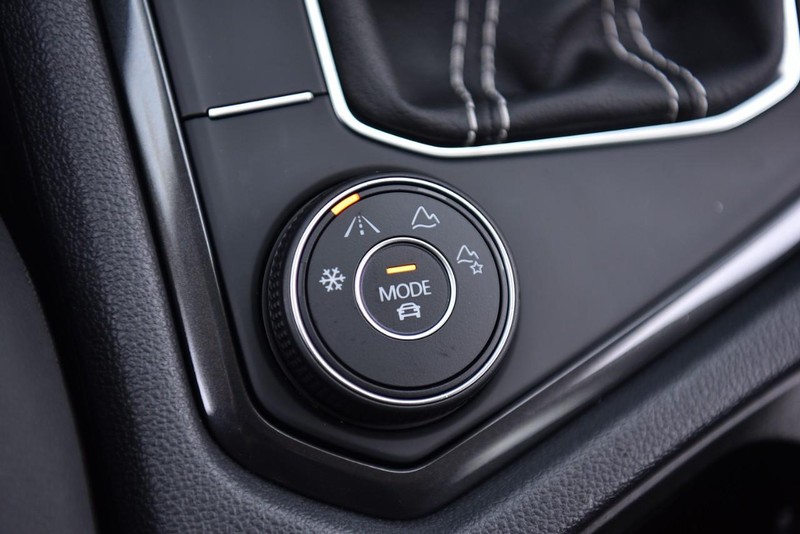 Volkswagen Tiguan Vehicle Image 16