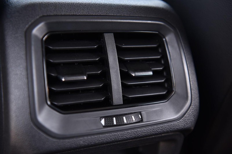 Volkswagen Tiguan Vehicle Image 23