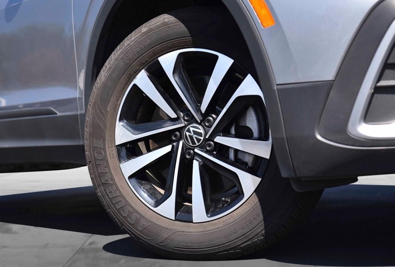 Volkswagen Tiguan Vehicle Image 03