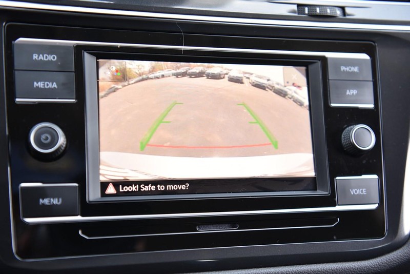 Volkswagen Tiguan Vehicle Image 12