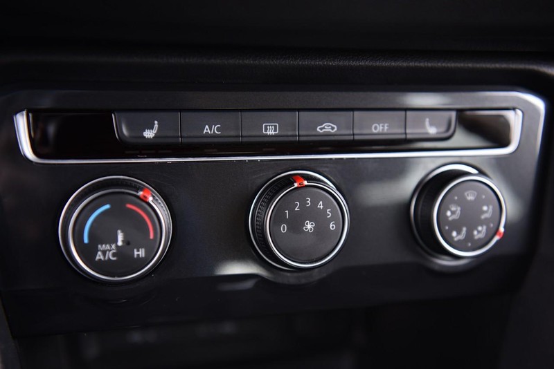 Volkswagen Tiguan Vehicle Image 13