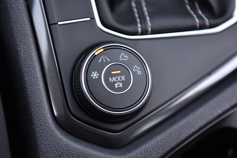 Volkswagen Tiguan Vehicle Image 16