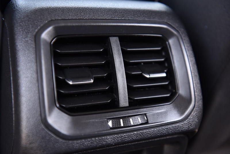 Volkswagen Tiguan Vehicle Image 23