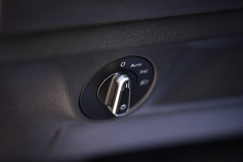 Volkswagen Jetta Vehicle Image 11