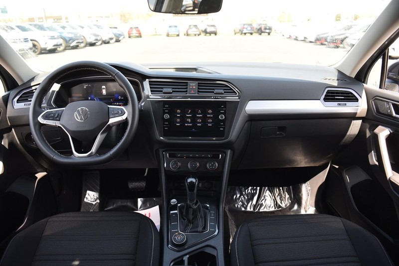 Volkswagen Tiguan Vehicle Image 07