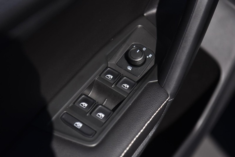 Volkswagen Tiguan Vehicle Image 08