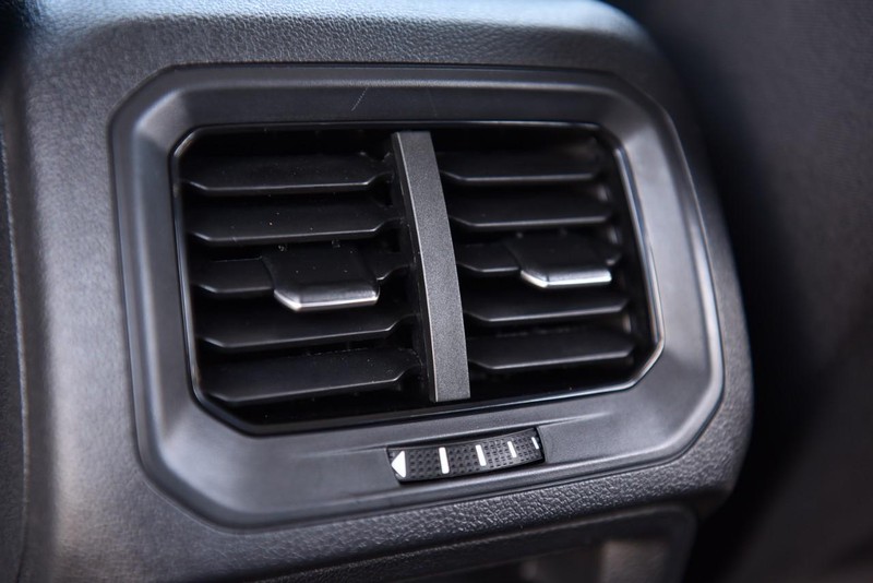 Volkswagen Tiguan Vehicle Image 23