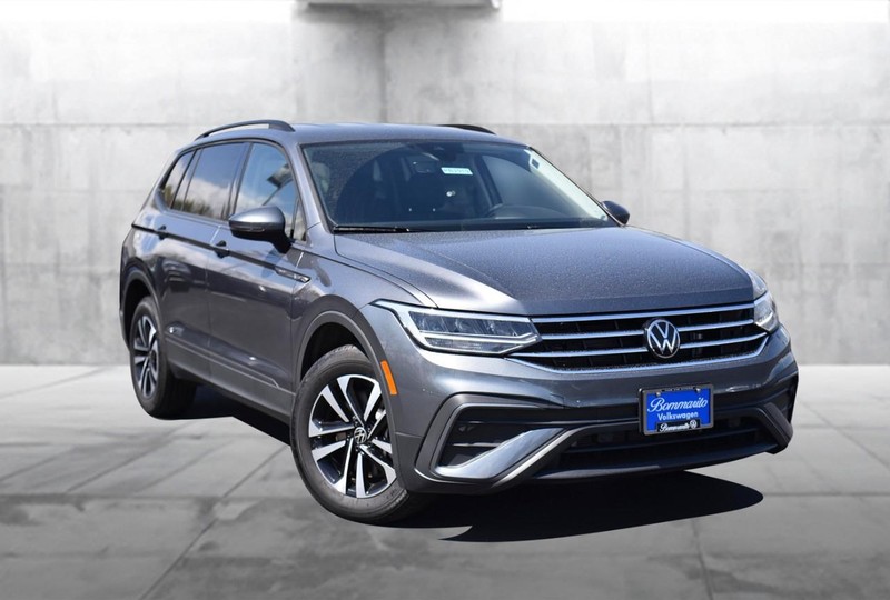 Volkswagen Tiguan Vehicle Image 02