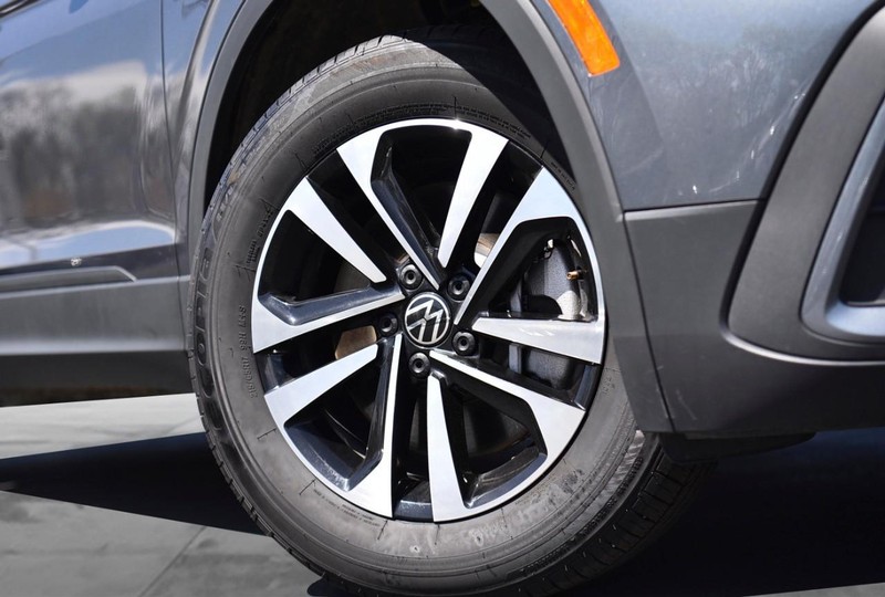 Volkswagen Tiguan Vehicle Image 03