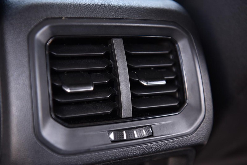 Volkswagen Tiguan Vehicle Image 22