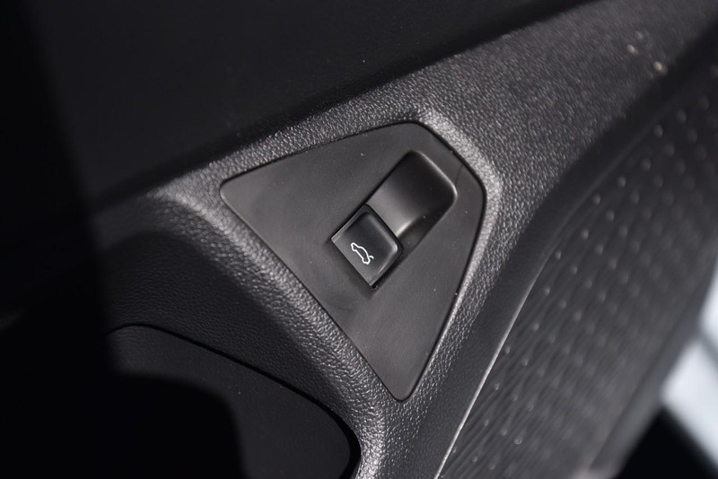 Volkswagen Jetta Vehicle Image 09