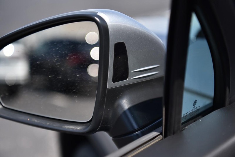 Volkswagen Tiguan Vehicle Image 09