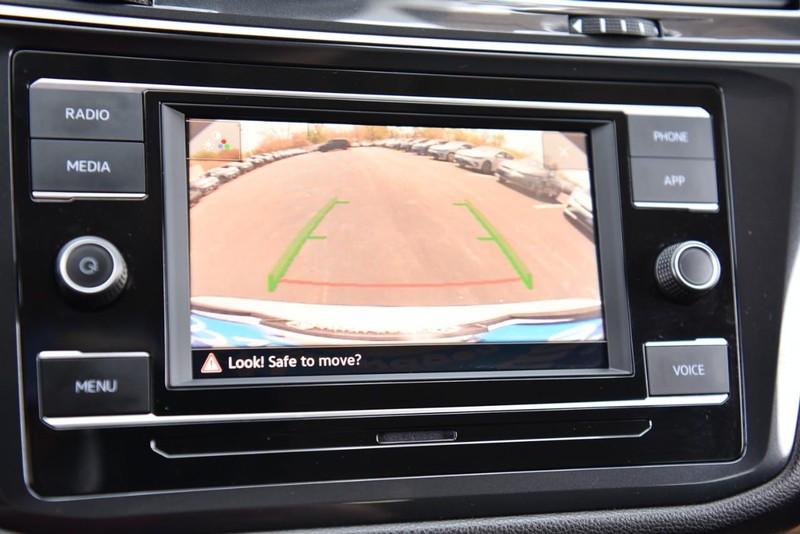 Volkswagen Tiguan Vehicle Image 12