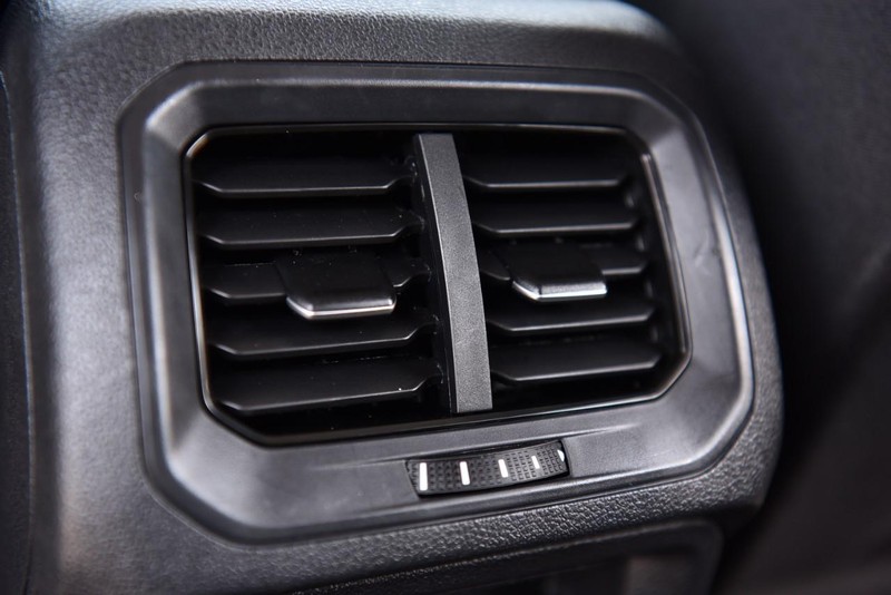 Volkswagen Tiguan Vehicle Image 23