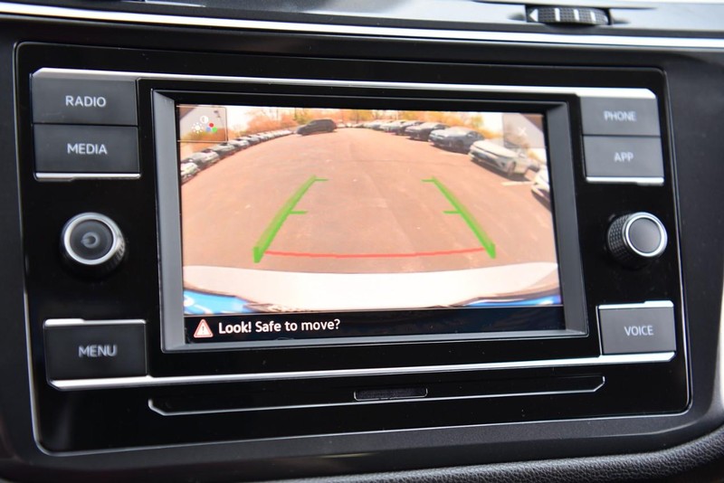 Volkswagen Tiguan Vehicle Image 12