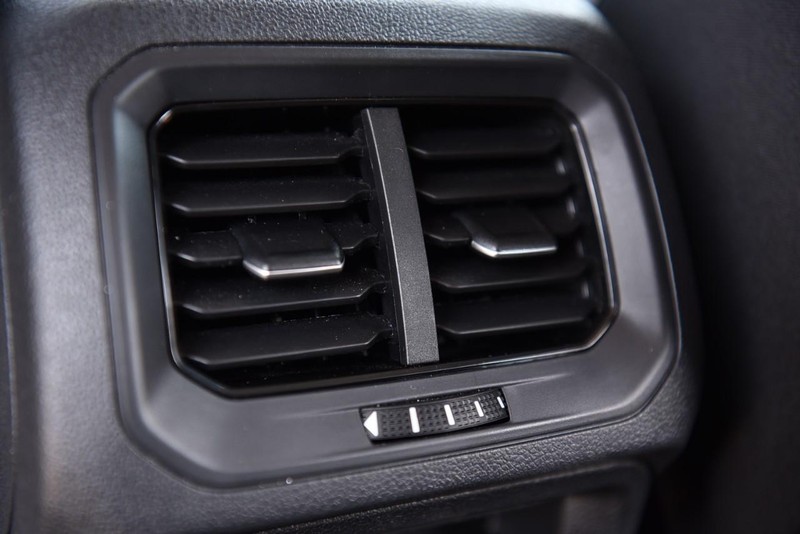 Volkswagen Tiguan Vehicle Image 22