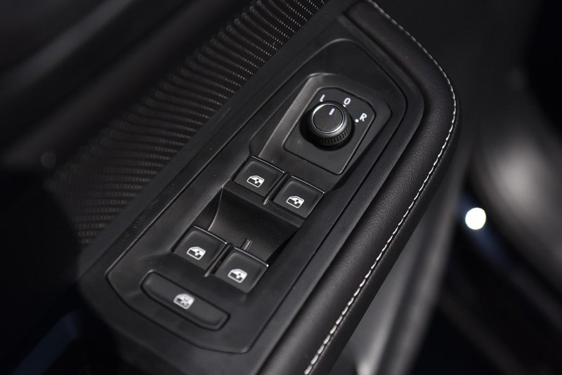 Volkswagen Atlas Cross Sport Vehicle Image 08