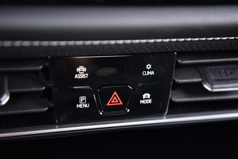 Volkswagen Atlas Cross Sport Vehicle Image 14