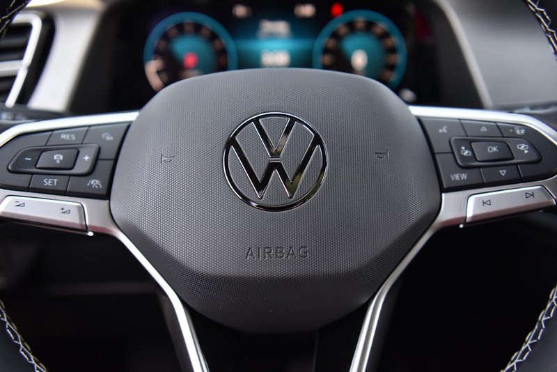 Volkswagen Atlas Cross Sport Vehicle Image 17