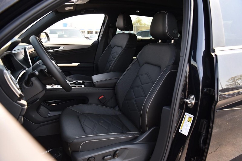 Volkswagen Atlas Cross Sport Vehicle Image 18