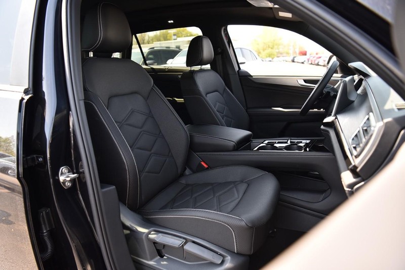 Volkswagen Atlas Cross Sport Vehicle Image 19