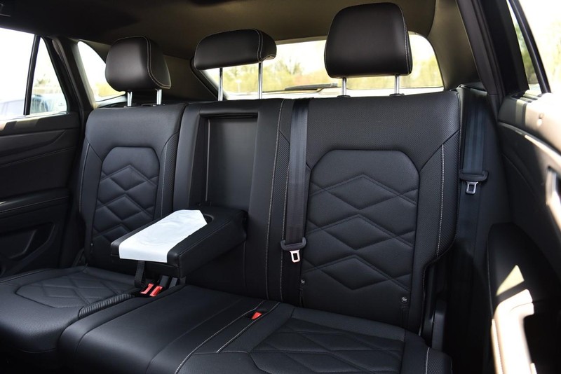 Volkswagen Atlas Cross Sport Vehicle Image 21