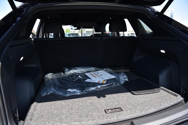 Volkswagen Atlas Cross Sport Vehicle Image 24