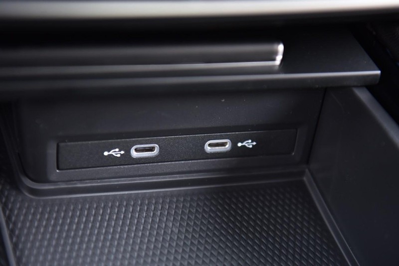 Volkswagen Atlas Cross Sport Vehicle Image 15