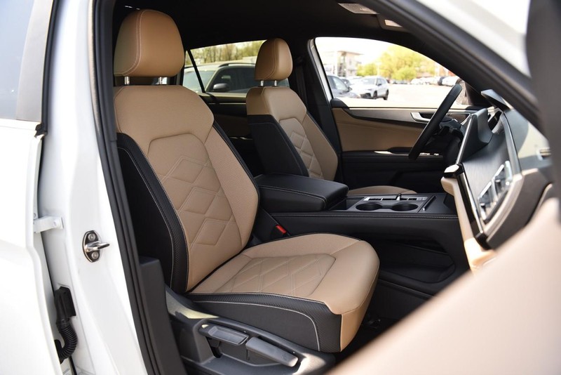 Volkswagen Atlas Cross Sport Vehicle Image 19
