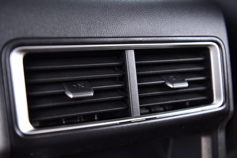 Volkswagen Atlas Cross Sport Vehicle Image 21