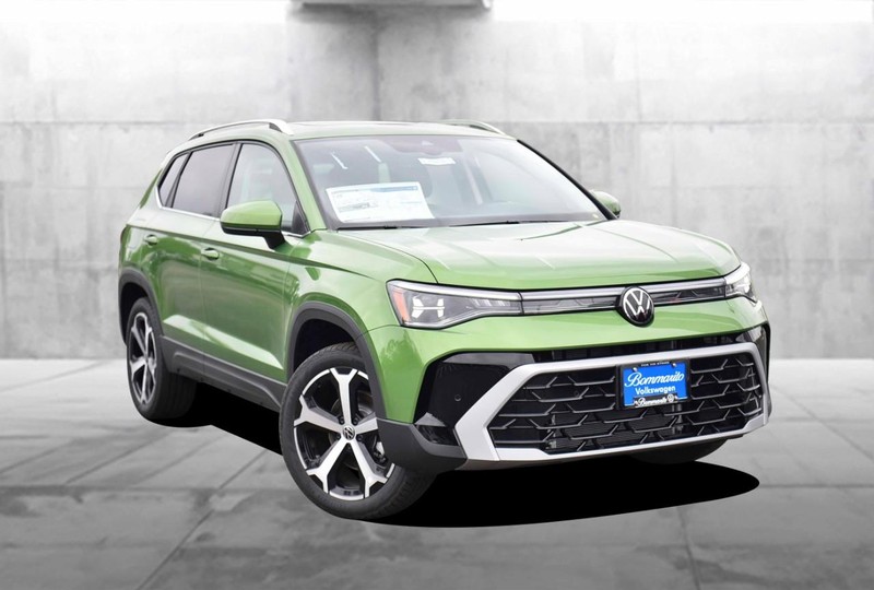 Volkswagen Taos Vehicle Image 02