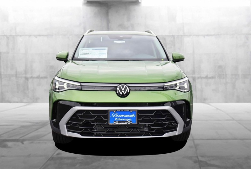 Volkswagen Taos Vehicle Image 04