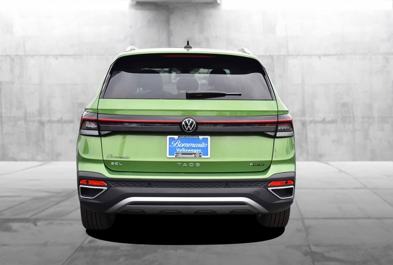 Volkswagen Taos Vehicle Image 07
